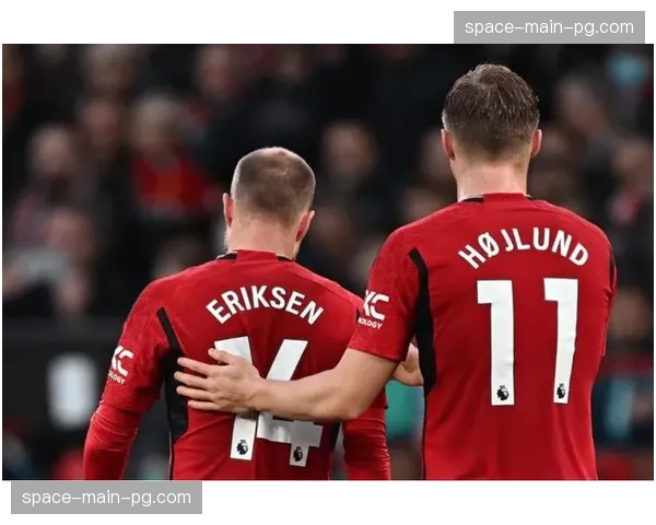 曼联后卫利桑德罗-马丁内斯因疑似小腿受伤缺席对阵埃弗顿比赛