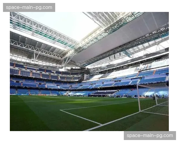 伯纳乌球场全新可开合顶棚通过最终测试，将于4月正式投入使用