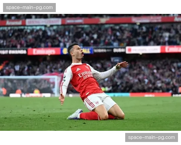 战术板：面对曼城的高位防线，阿森纳如何利用萨卡与马丁内利的边路速度