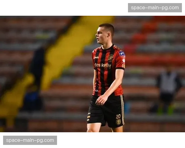 从替补到核心:通讯记录布莱顿中场埃文·弗格森的四月份爆发之路