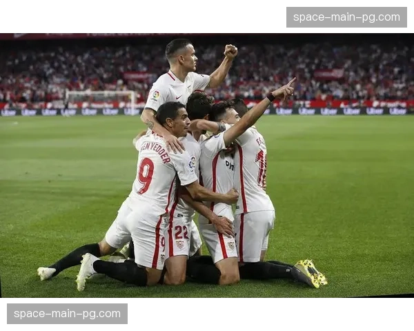 评论:从射门分布图看塞维利亚的进攻困境——过于依赖边路传中